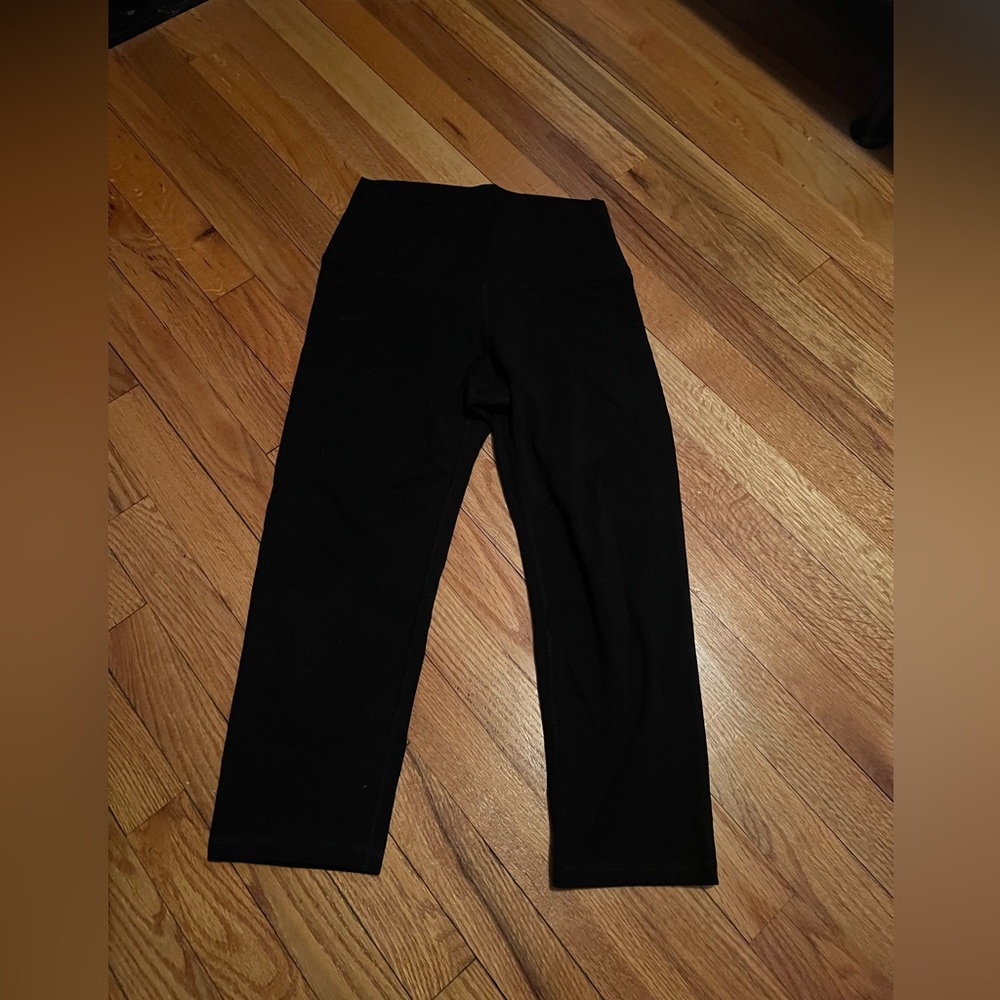 black old navy active capri leggings